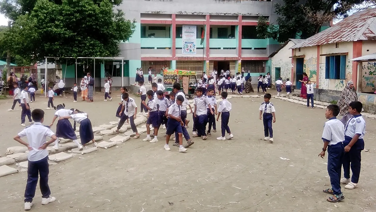 গাইবান্ধায় প্রাথমিকের উপবৃত্তির টাকা থেকে বঞ্চিত ১৩৮৪ জন শিক্ষার্থী