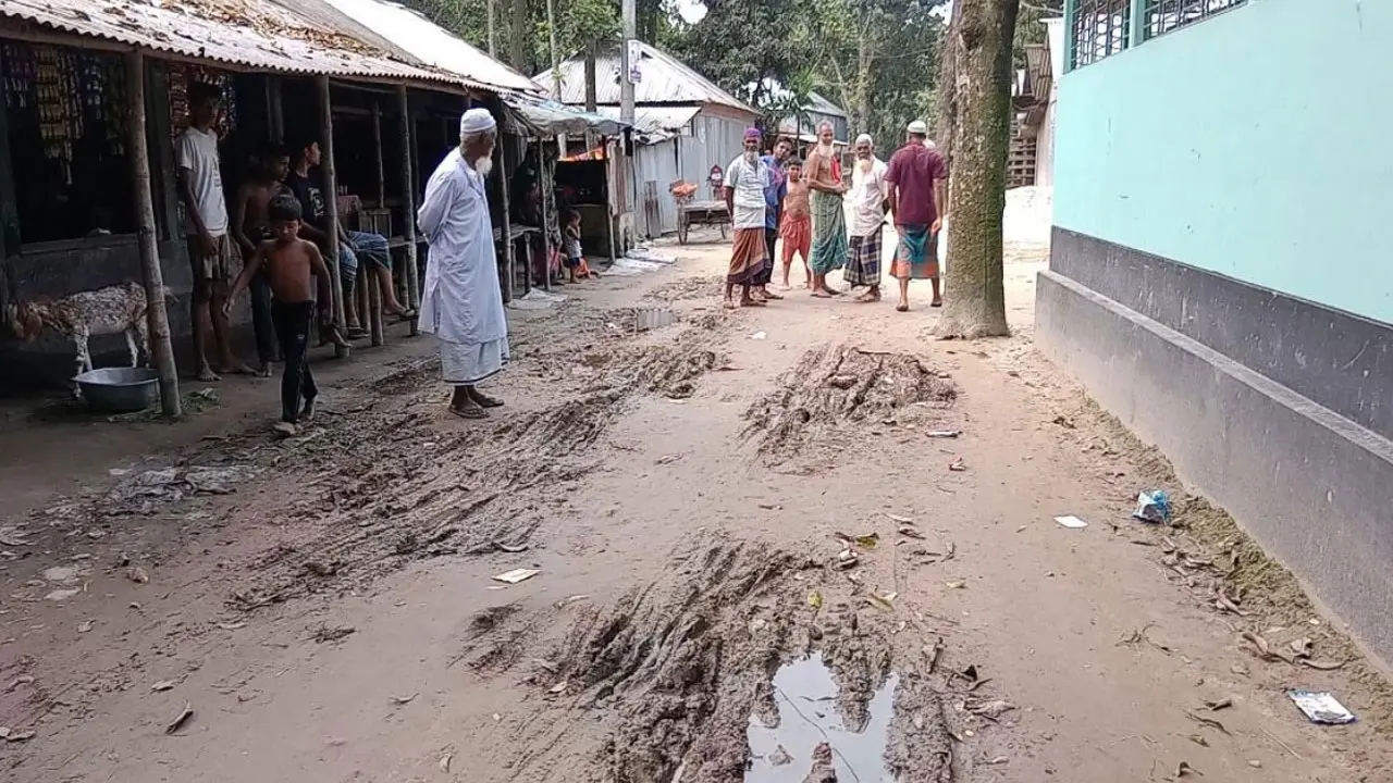 গাইবান্ধায় পিআইওর দপ্তরে প্রকল্পের অর্থ লুটপাটের অভিযোগে তদন্ত কমিটি
