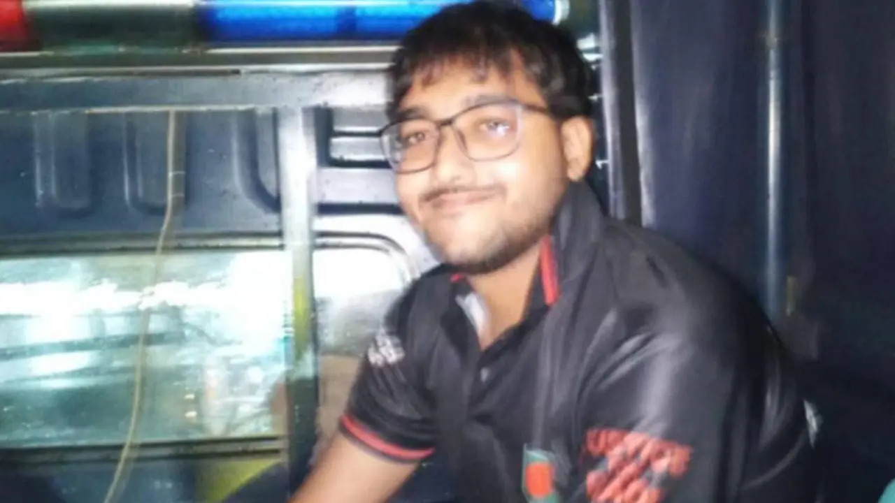 বিদ্যুৎ বিল বেশি আসায় প্রধানমন্ত্রীকে কটূক্তি, ইনকিলাব মঞ্চের সদস্য আটক
