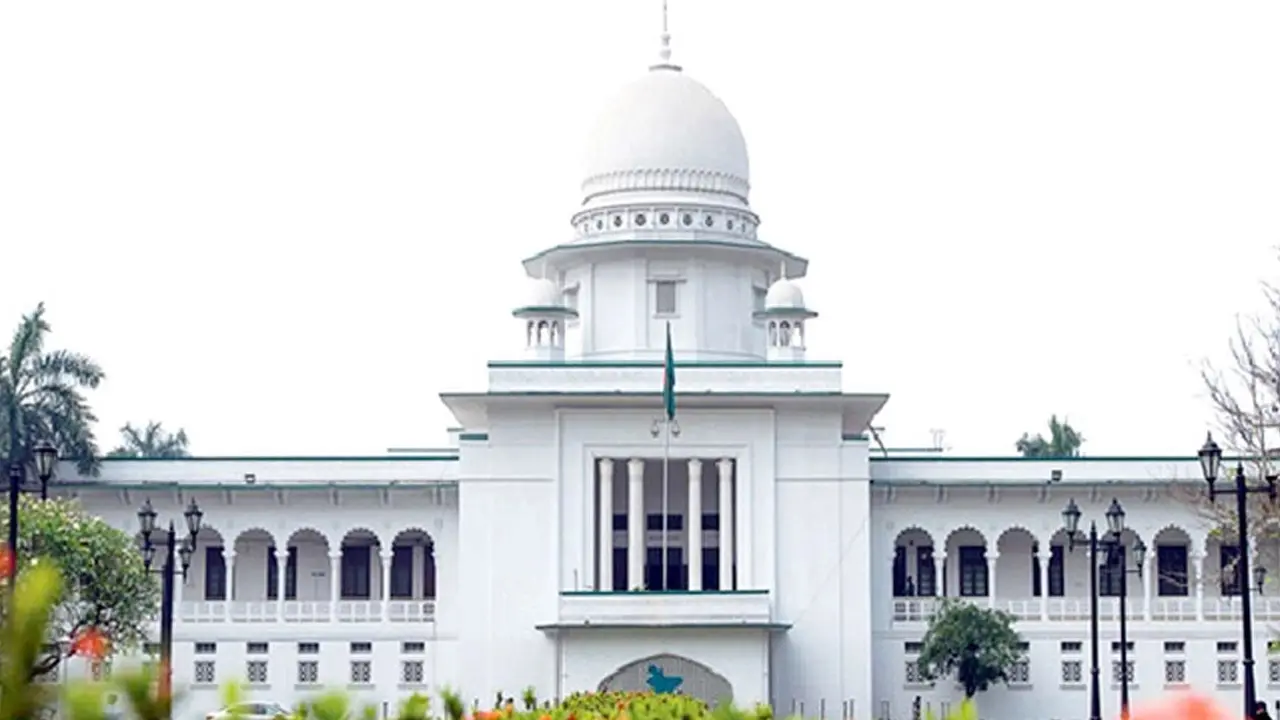 বিচারপতিদের নিরাপত্তা কমিয়ে প্রজ্ঞাপন হাইকোর্টে স্থগিত