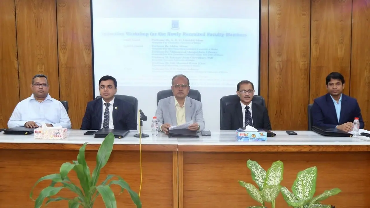 ঢাবিতে নবীন শিক্ষকদের প্রশিক্ষণ কর্মশালা