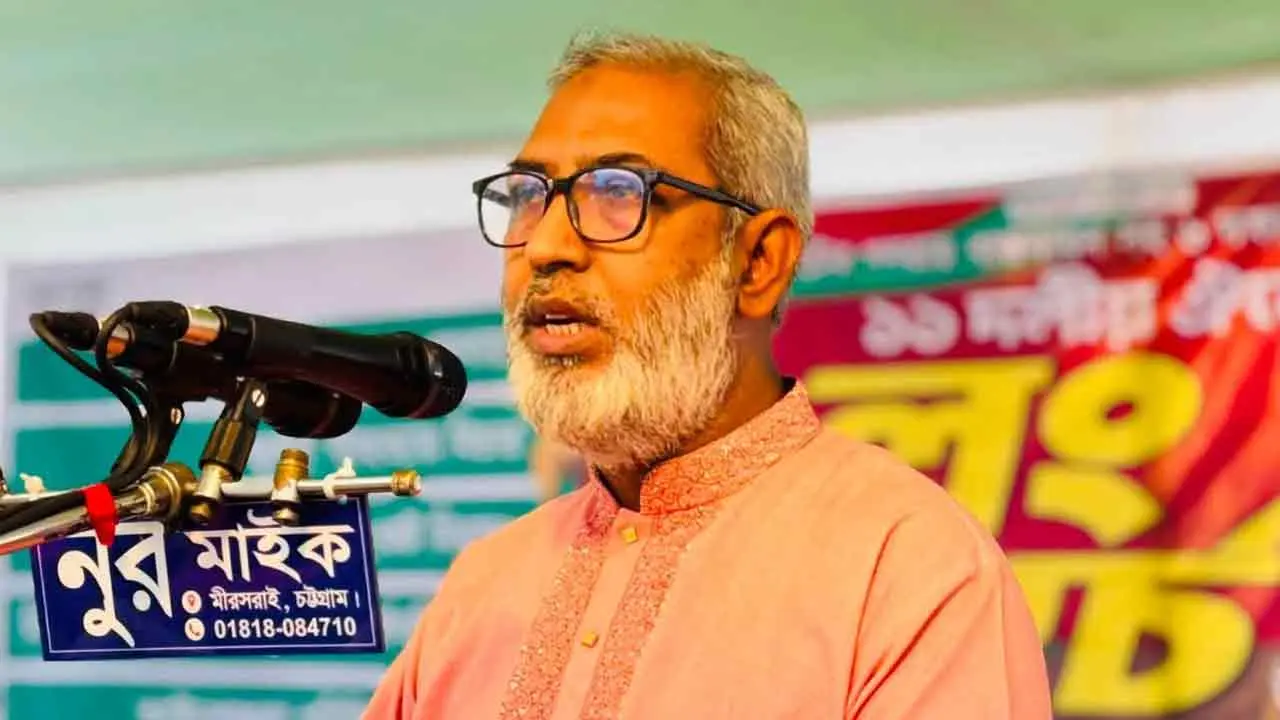 গণভোট দিতে হবে, না পারলে ক্ষমতা ছাড়তে হবে : মোস্তাফিজুর রহমান ইরান