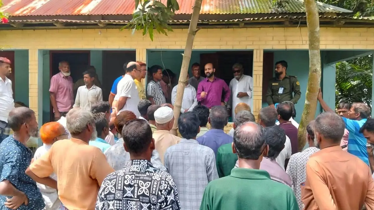 জামালপুরে অতিরিক্ত দামে সার বিক্রি, ডিলারকে জরিমানা