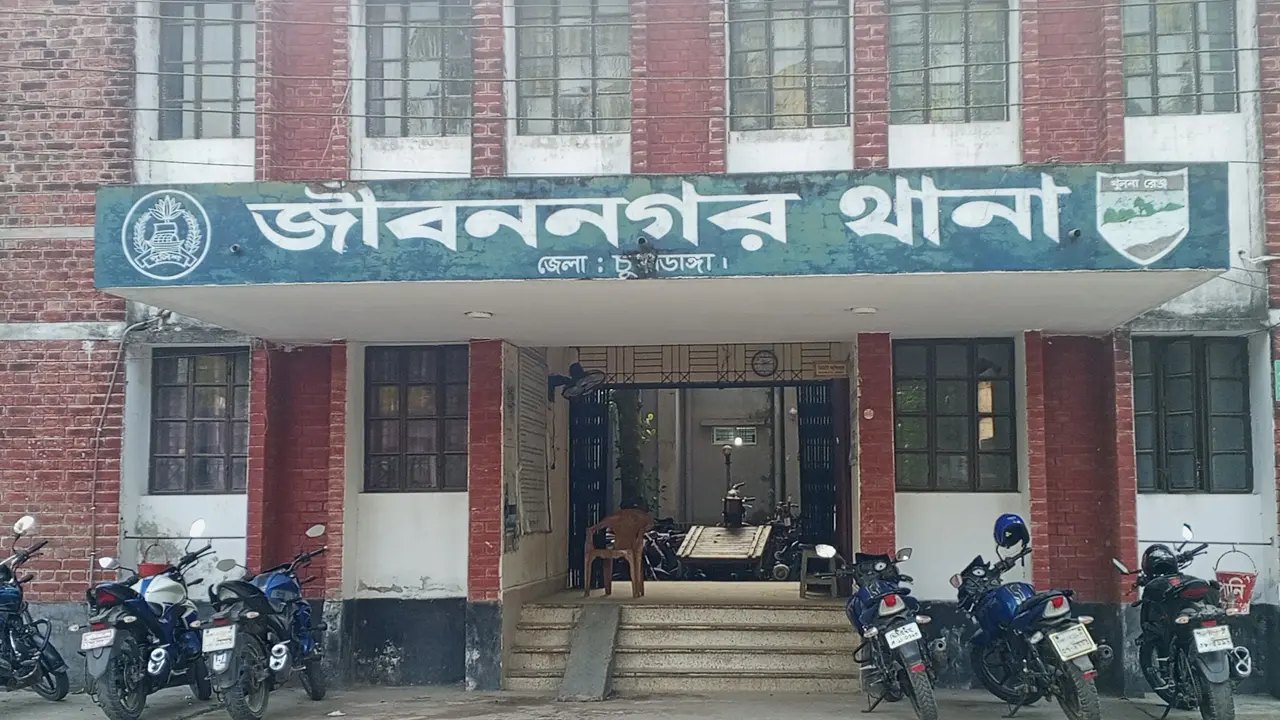 ঘর থেকে তীব্র দুর্গন্ধ, পরে মিলল যুবকের অর্ধগলিত মরদেহ