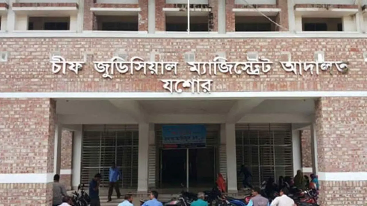 পরকীয়ার অভিযোগে স্ত্রীর বিরুদ্ধে মামলা করলেন স্বামী