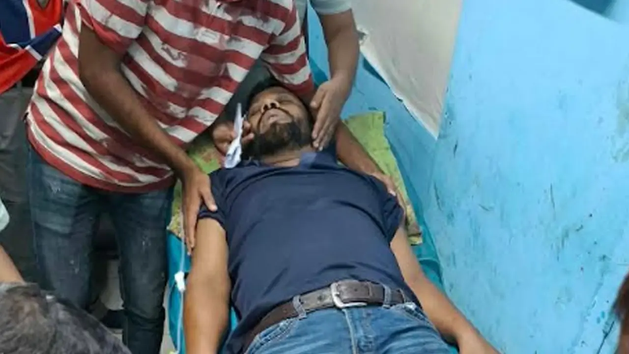 দুর্বৃত্তদের হাতুড়ি পেটায় শ্রমিকদল সভাপতি আহত