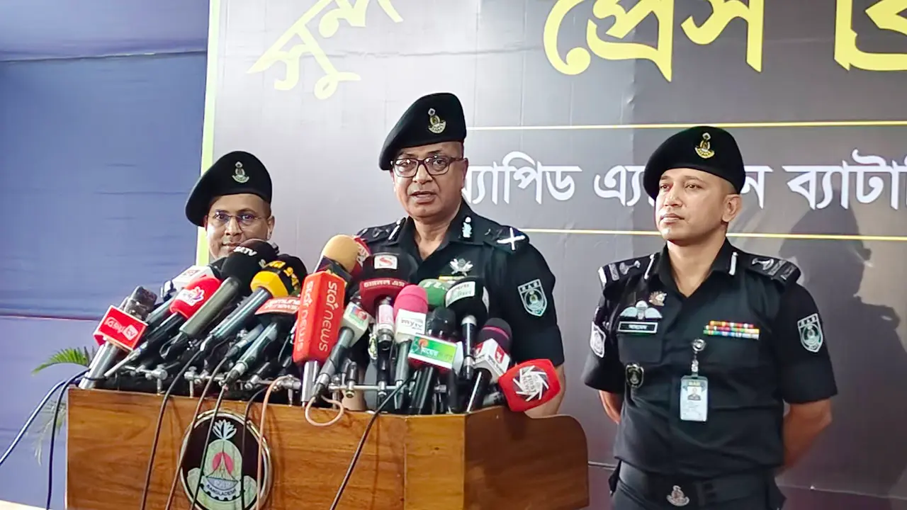 অস্ত্রধারী এবং সন্ত্রাসীদের কোনো ছাড় নেই : র্যাবের মহাপরিচালক