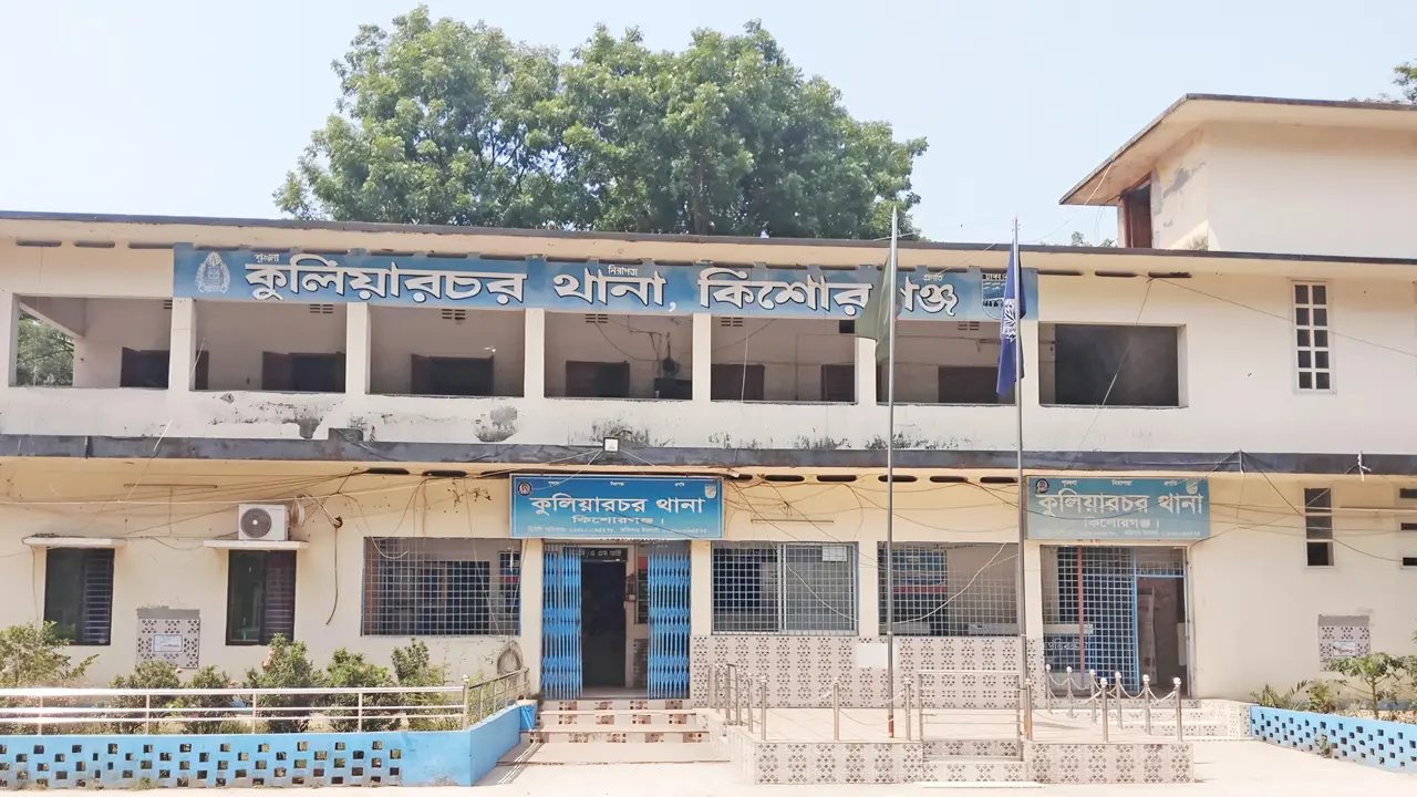 পুলিশের হাত থেকে হাতকড়াসহ পালালেন আওয়ামী লীগ নেতা
