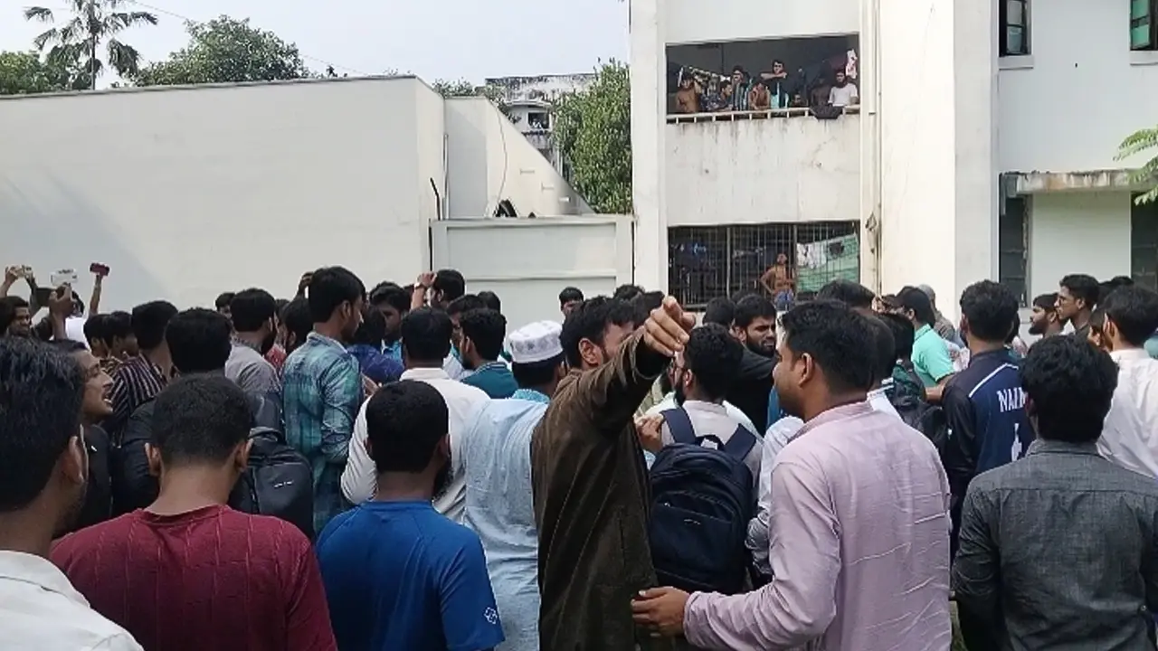 ইবিতে ছাত্রশিবির নেতাকে চড় মারার ঘটনায় ৩ সদস্যের তদন্ত কমিটি গঠন