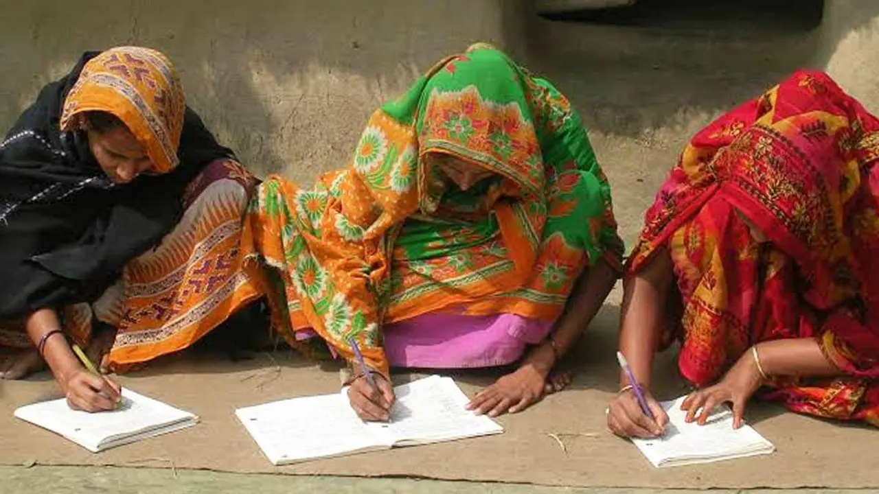 সাক্ষরতার হার বাড়লেও দেশের পৌনে ৪ কোটি মানুষ নিরক্ষর