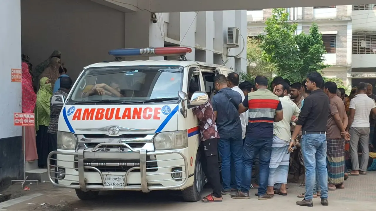 নড়াইলে একজনকে কুপিয়ে হত্যা, নারীসহ আহত ৬