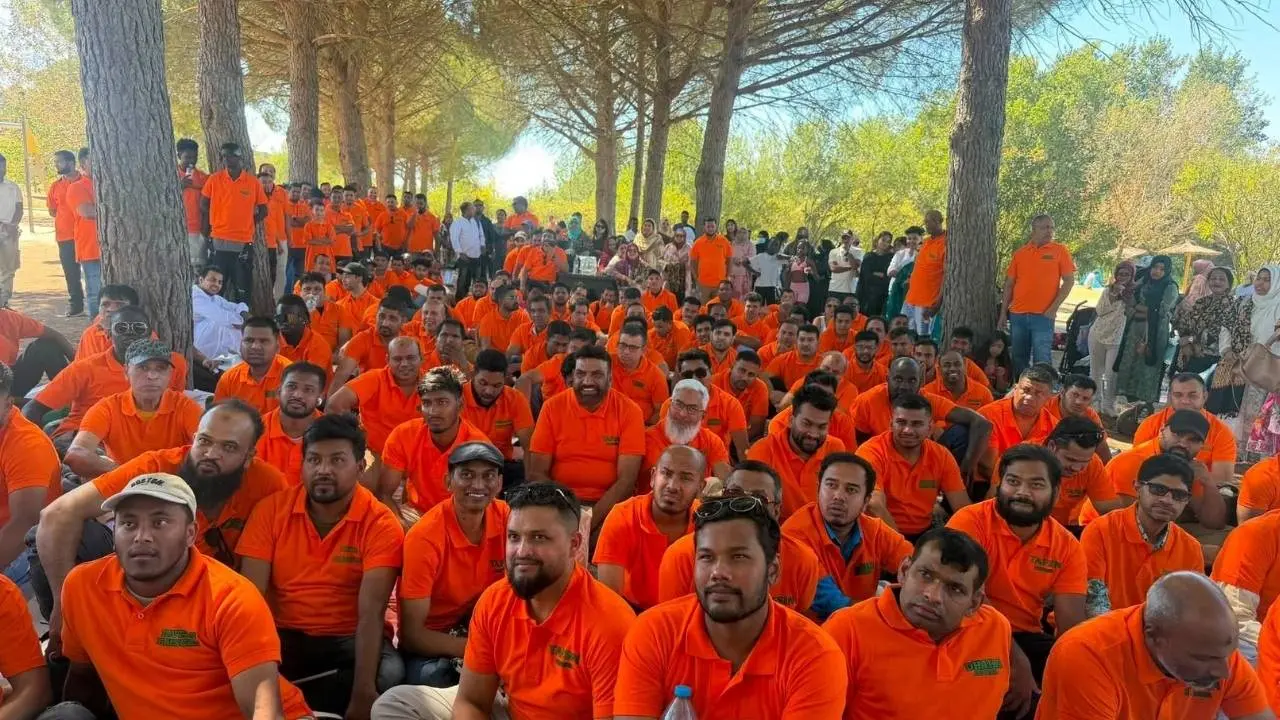 মাদ্রিদের কাছালেগাস লেকের পাড়ে ঢাকা ফ্রুতাসের বর্ণাঢ্য মিলনমেলা