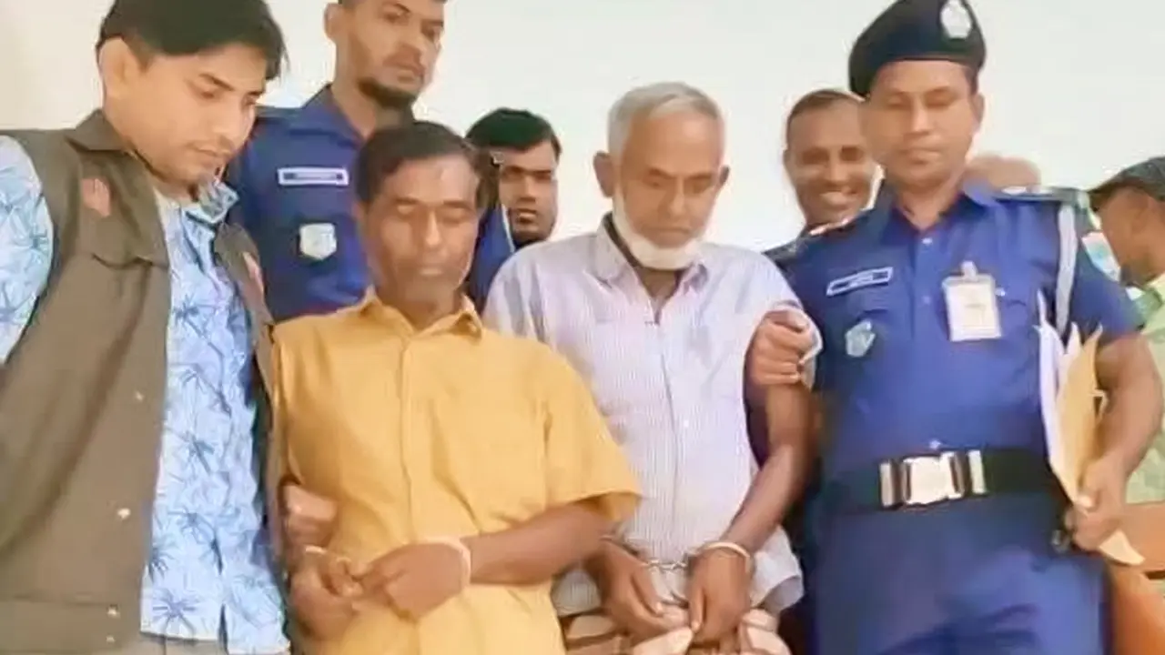 অবৈধভাবে ৩২৮ বস্তা সার মজুত, গ্রেপ্তার ২
