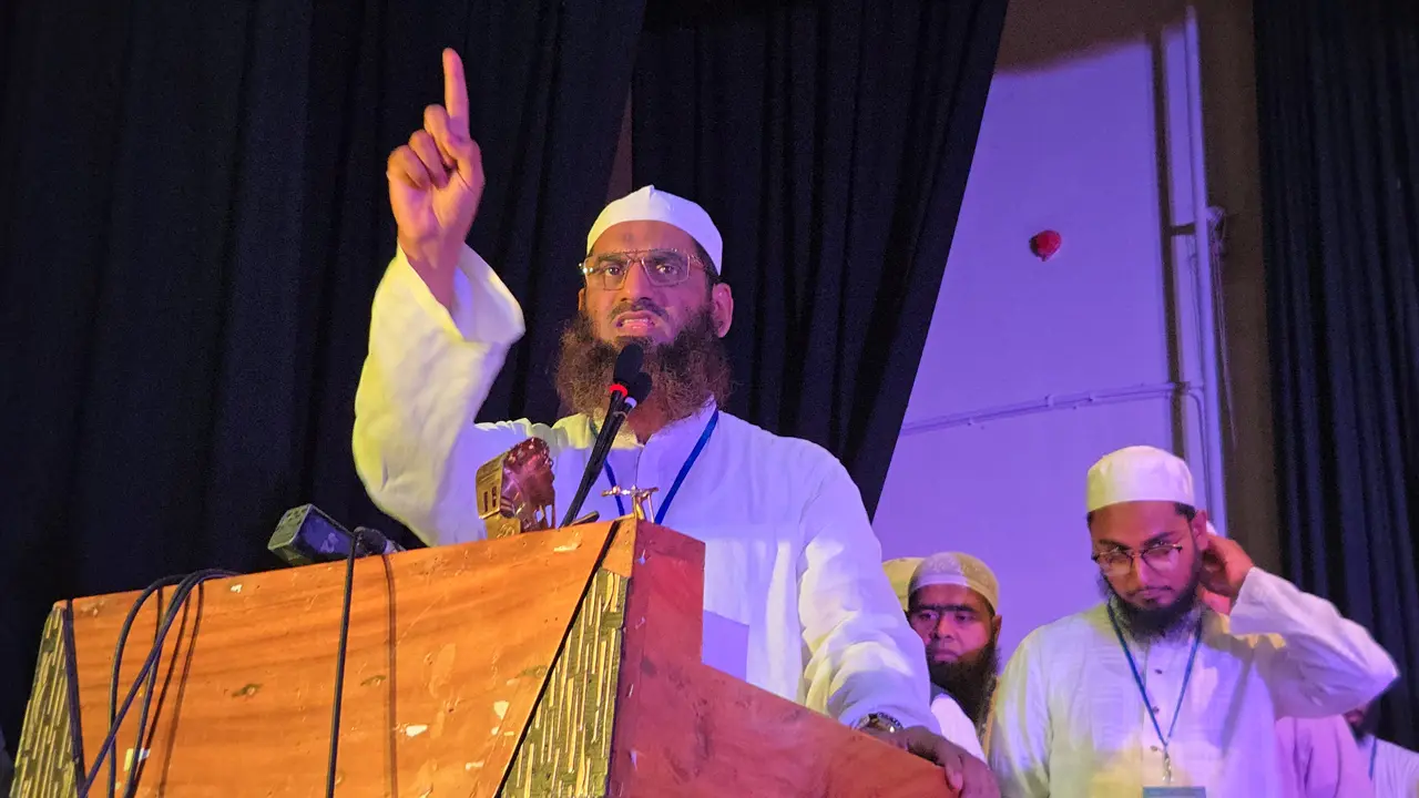 এই রাজনৈতিক ব্যবস্থা বদলানো না হলে নতুন হাসিনা তৈরি হবে : মামুনুল হক