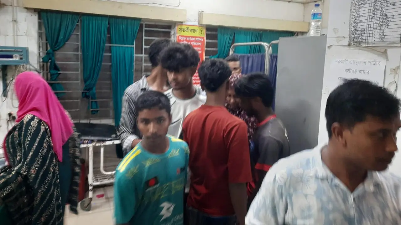 গাইবান্ধায় স্ত্রীকে নিয়ে হাসপাতালে স্বামী, মৃত ঘোষণায় পালানোর চেষ্টা