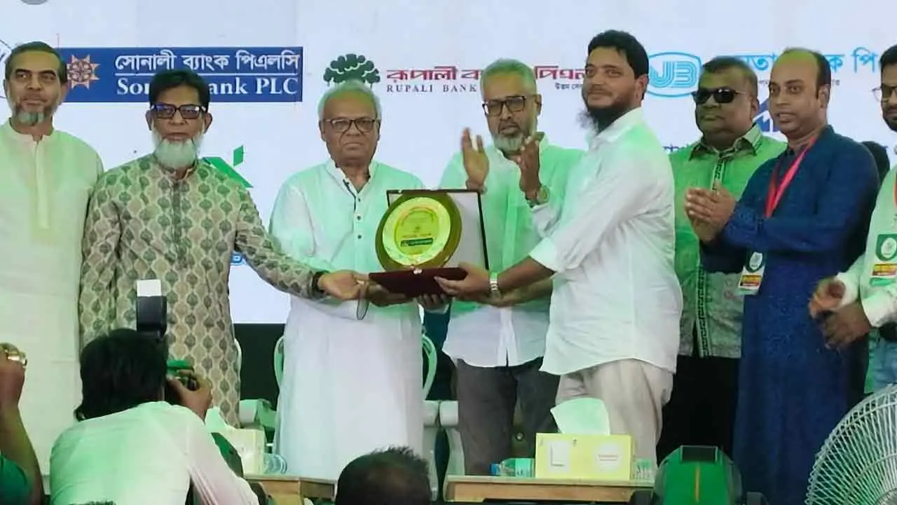 ‘গণমাধ্যম ঠিক করে দেবে বাংলাদেশ সামনে যাবে নাকি পেছনে’