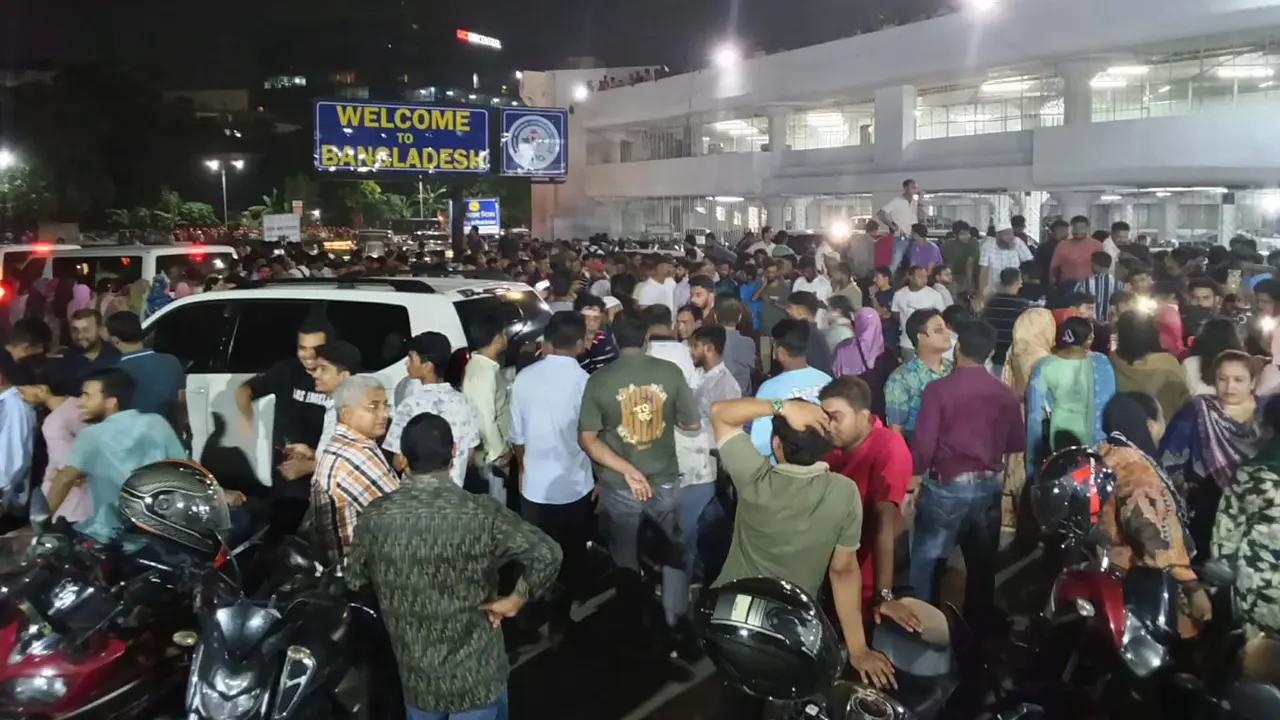 মির্জা আব্বাসকে স্বাগত জানাতে বিমানবন্দরে নেতাকর্মীদের ভিড়