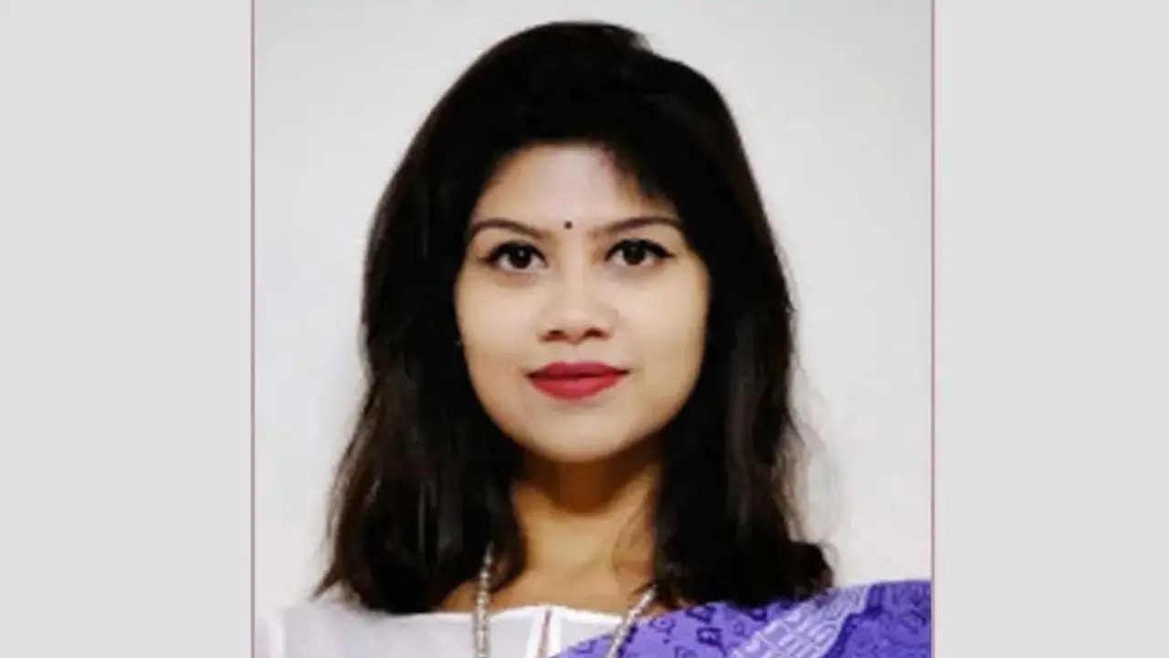 ঘুষ নিয়ে নথি হস্তান্তর, পদোন্নতি আটকে স্বপদে বহাল কর কর্মকর্তা মিতু