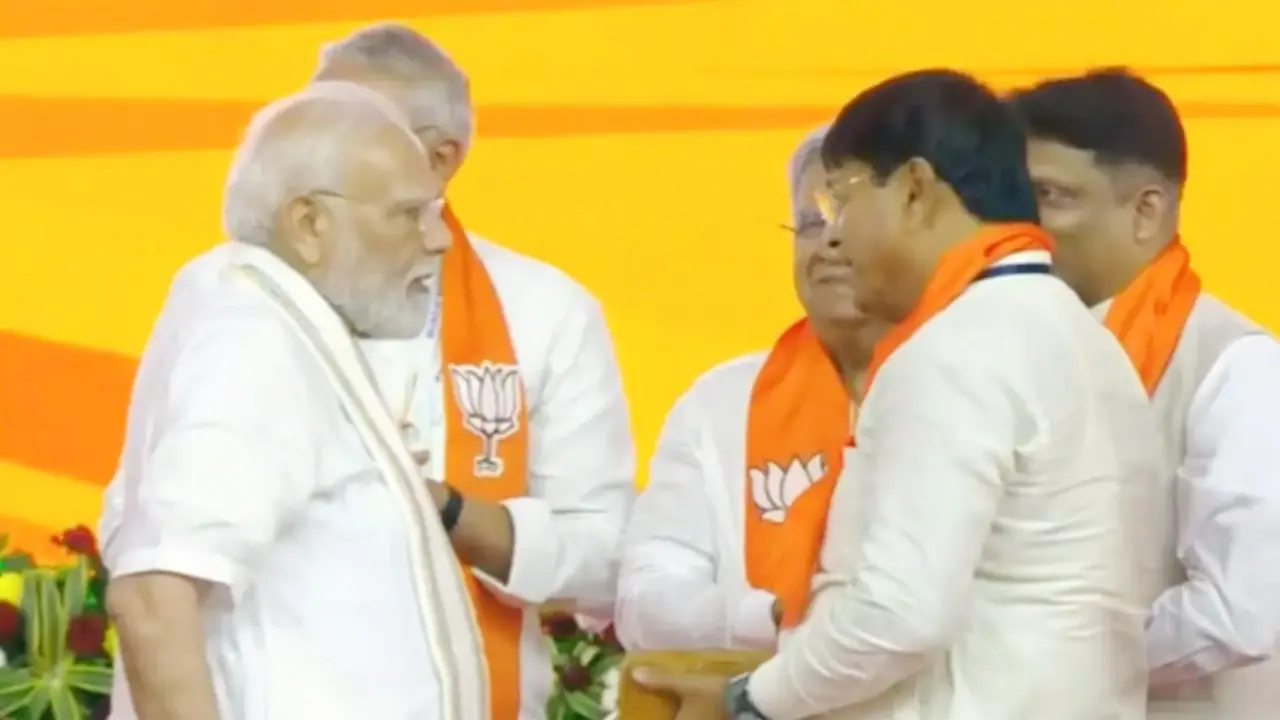 মুম্বাইয়ে মোদির অনুষ্ঠানস্থলে অস্ত্রসহ যুবক আটক