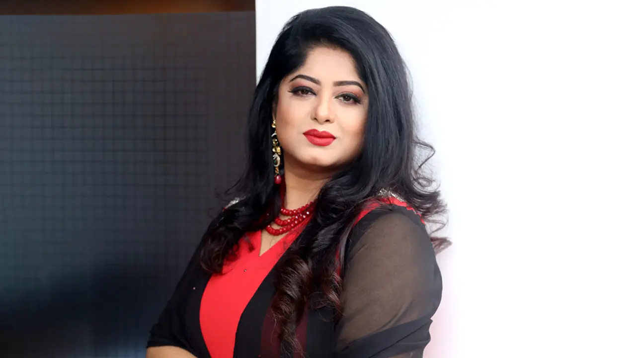 বিতর্কের পর ফের যুক্তরাষ্ট্রে নতুন সিনেমায় মৌসুমী