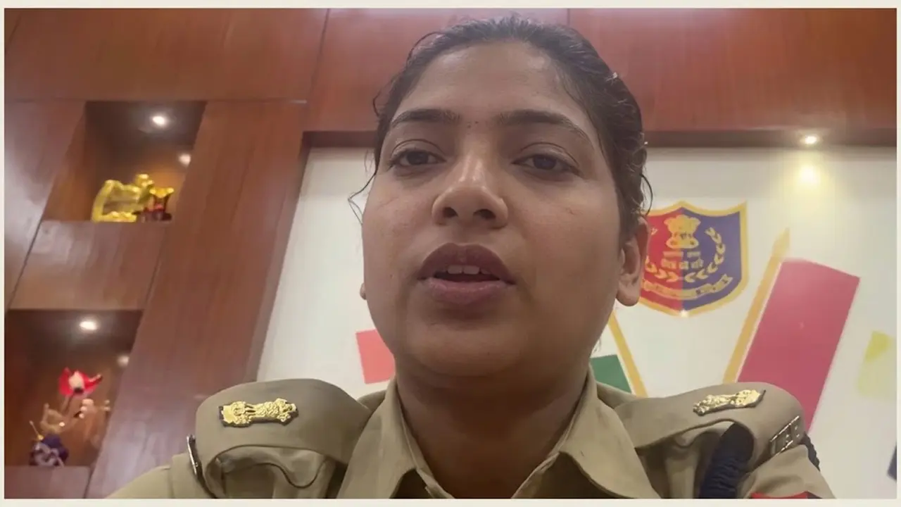 সালাম দেওয়ায় ও ইনশাআল্লাহ বলায় ভারতে নারী পুলিশ কর্মকর্তাকে বদলি