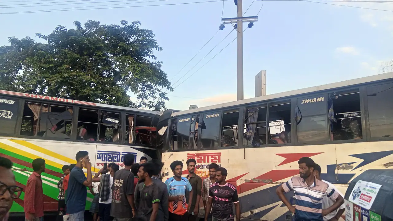 ময়মনসিংহে দুই বাসের সংঘর্ষে ৩ জন নিহত