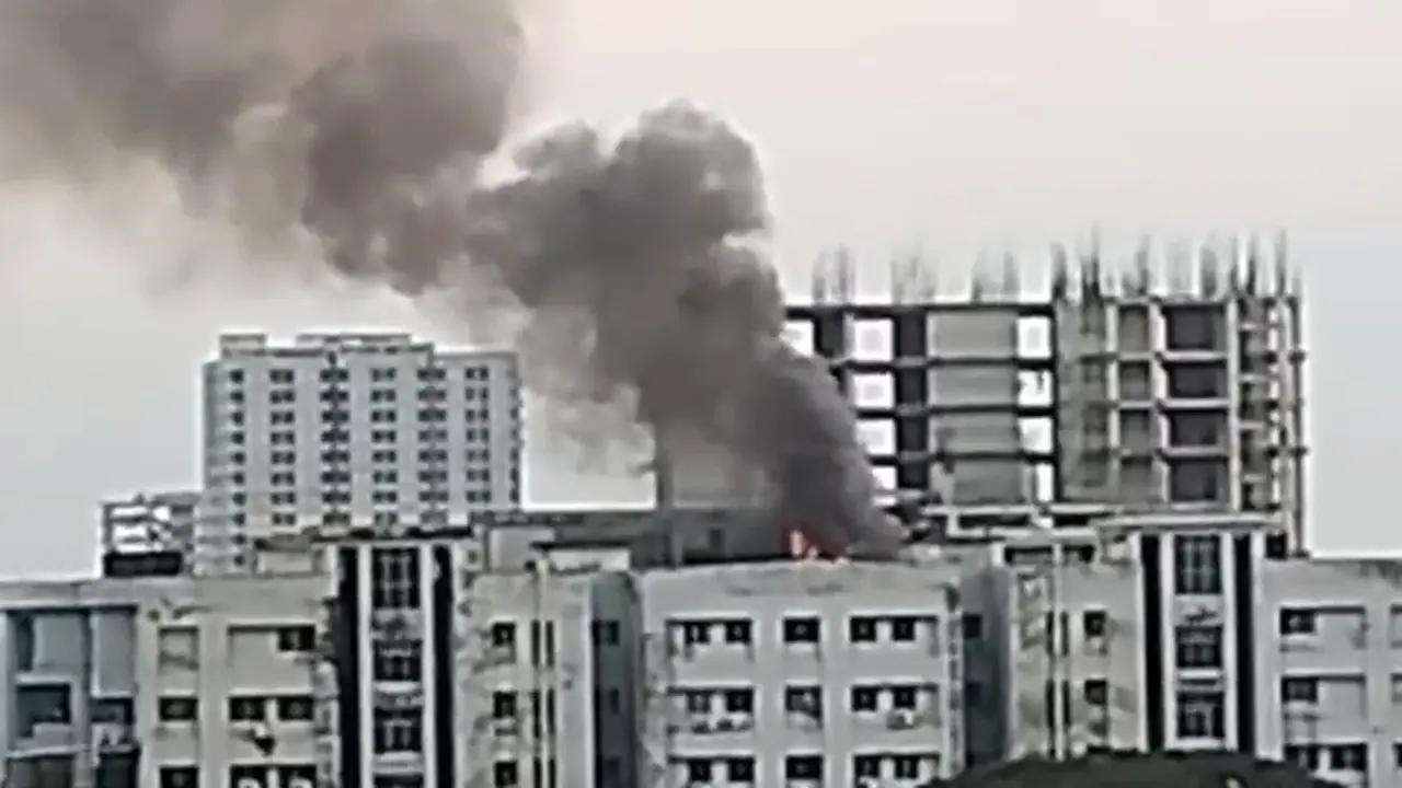 ময়মনসিংহ মেডিকেলে লিফটের কাভারিংয়ে আগুন