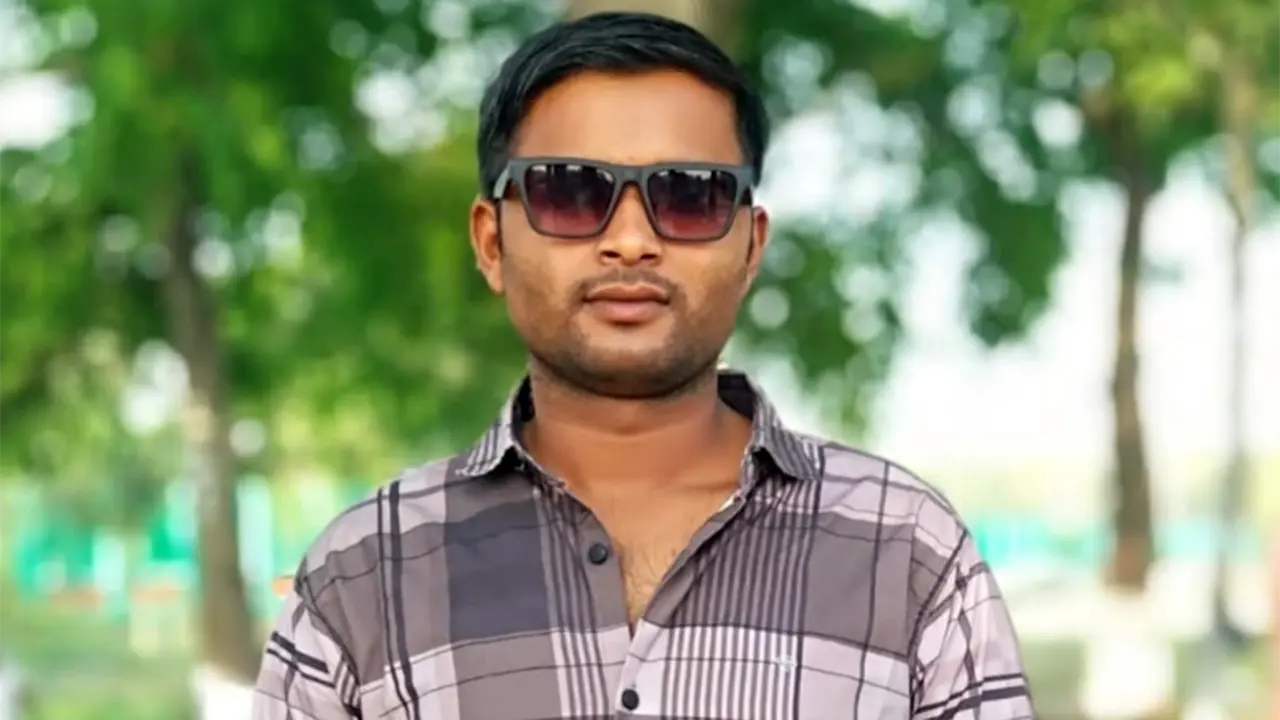রাতে নিখোঁজ, সকালে আমবাগানে মিলল গ্রাম পুলিশের ঝুলন্ত মরদেহ