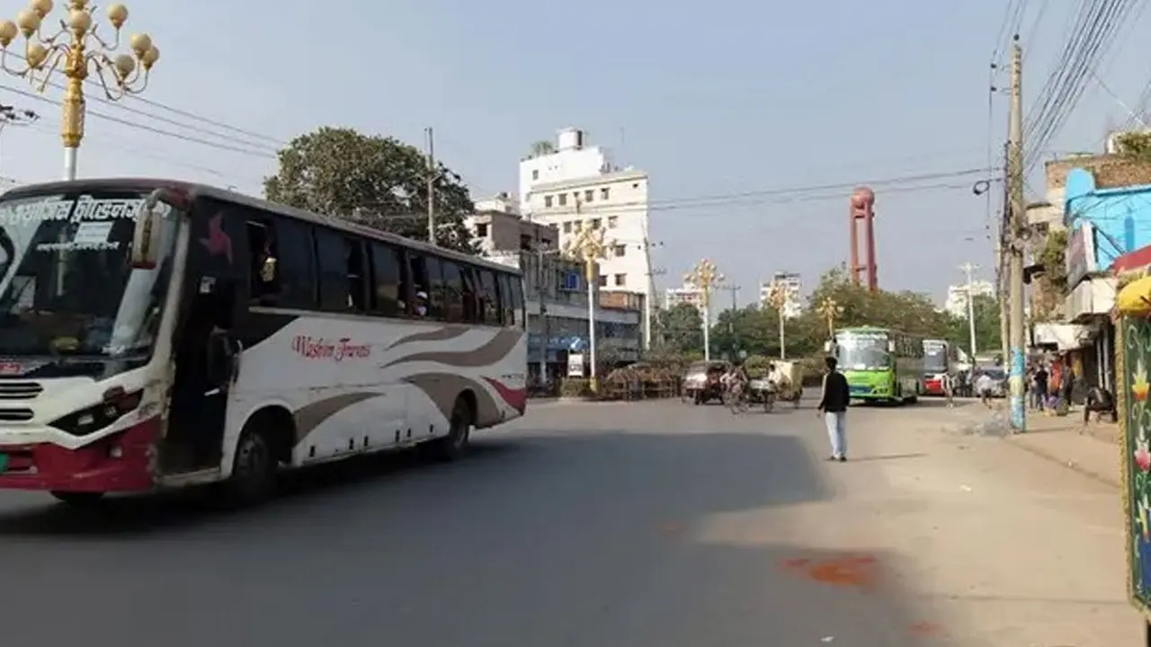 ৩০ ঘণ্টা পর রাজশাহী-নাটোর হয়ে বাস চলাচল স্বাভাবিক