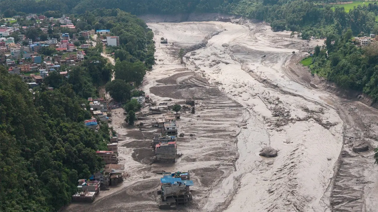 নেপালে আকস্মিক বন্যায় নিহতের সংখ্যা বেড়ে ১১২৭