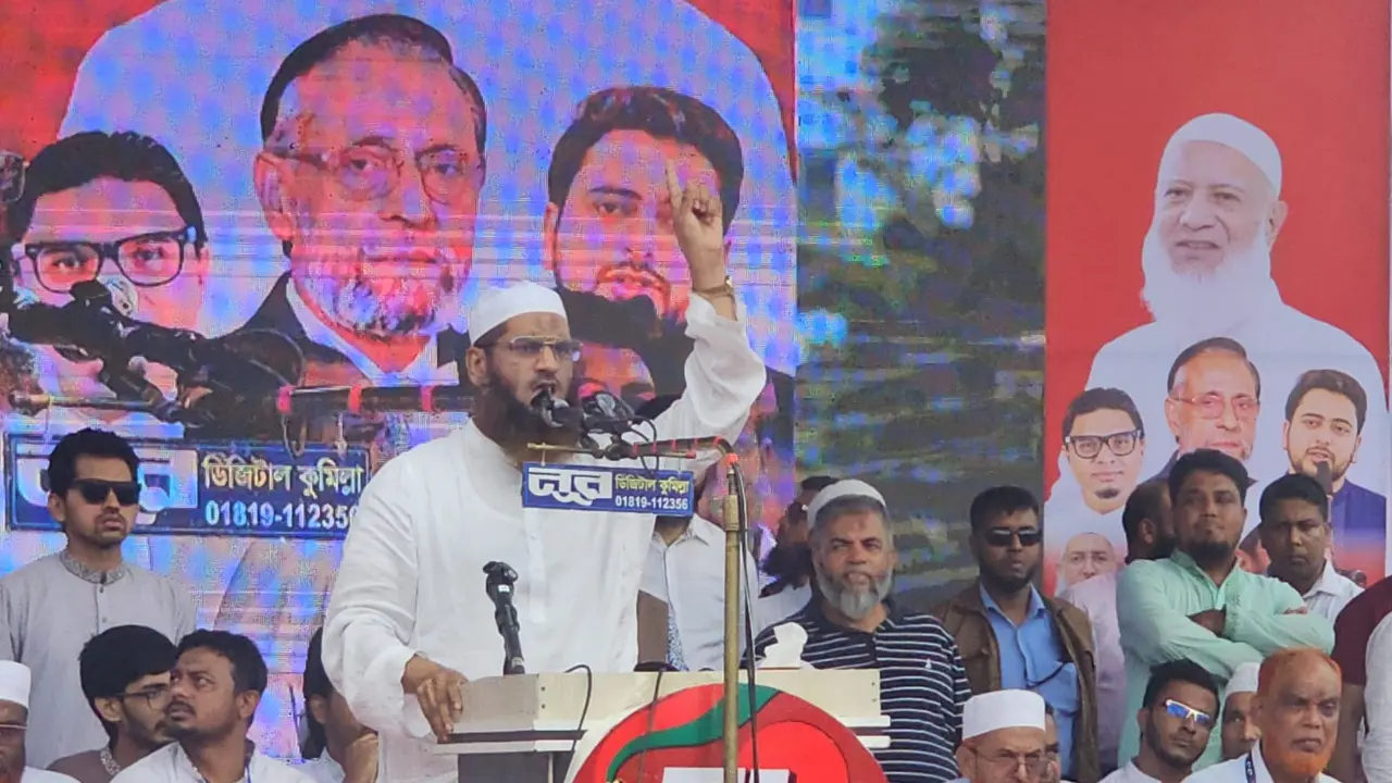 তামাশা করলে বিএনপিকে জনগণ লাল কার্ড দেখাবে : মামুনুল হক