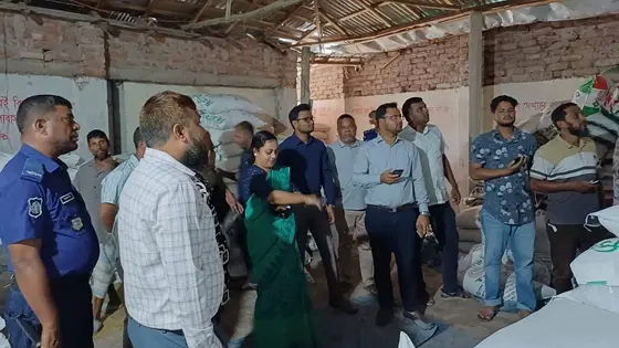 নীলফামারীতে অবৈধভাবে মজুত করা ৭৭৩ বস্তা সার জব্দ