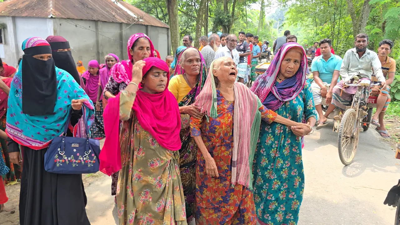 পাবনায় পুকুর থেকে ব্যবসায়ীর গলাকাটা মরদেহ উদ্ধার