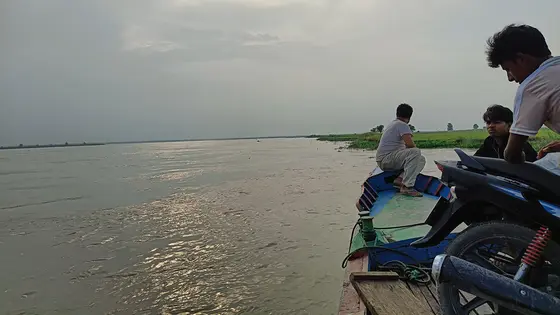 পদ্মার পাড়ে অজ্ঞাত নারীর মরদেহ, ওড়নায় বাঁধা সিমেন্টের ব্লক ও ইট