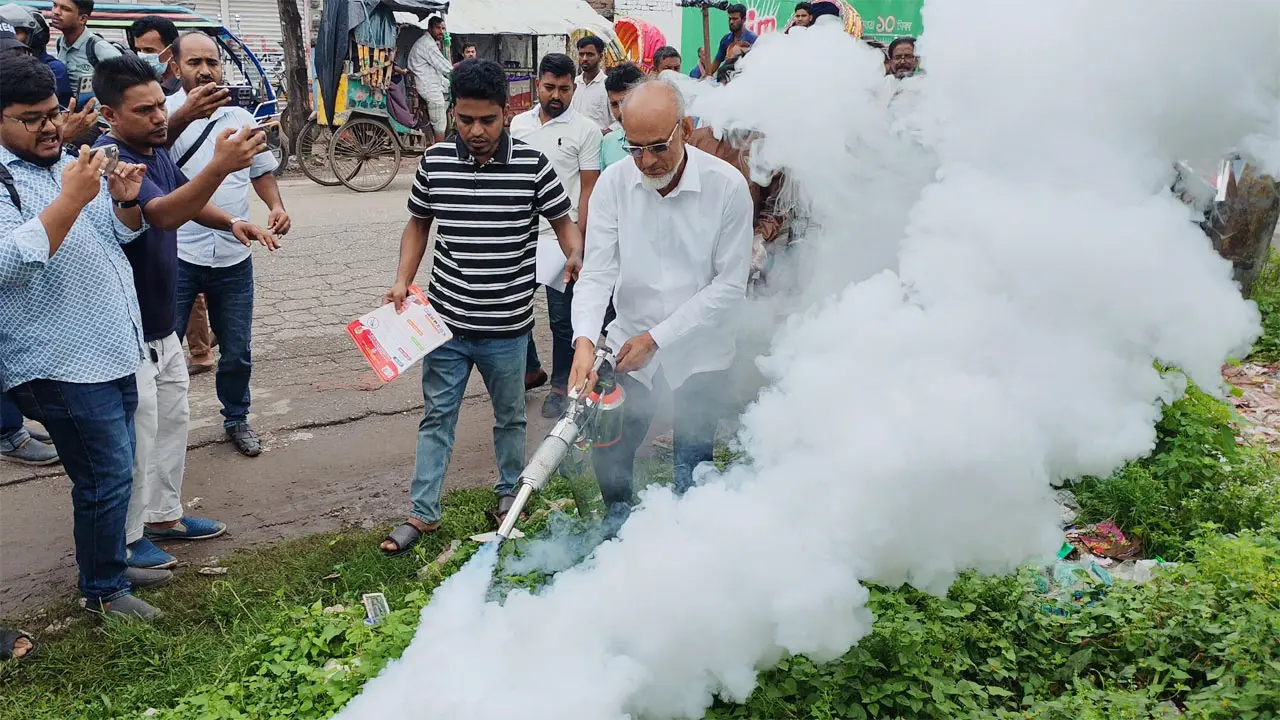 ডেঙ্গুর ‘হটস্পট’ পিরোজপুর,প্রতিরোধে মাঠে জেলা পরিষদ