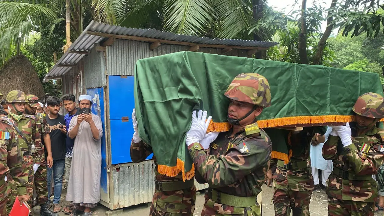 ফায়ারিং অনুশীলনে নিহত সেনাসদস্য পিয়াসের রাষ্ট্রীয় মর্যাদায় দাফন