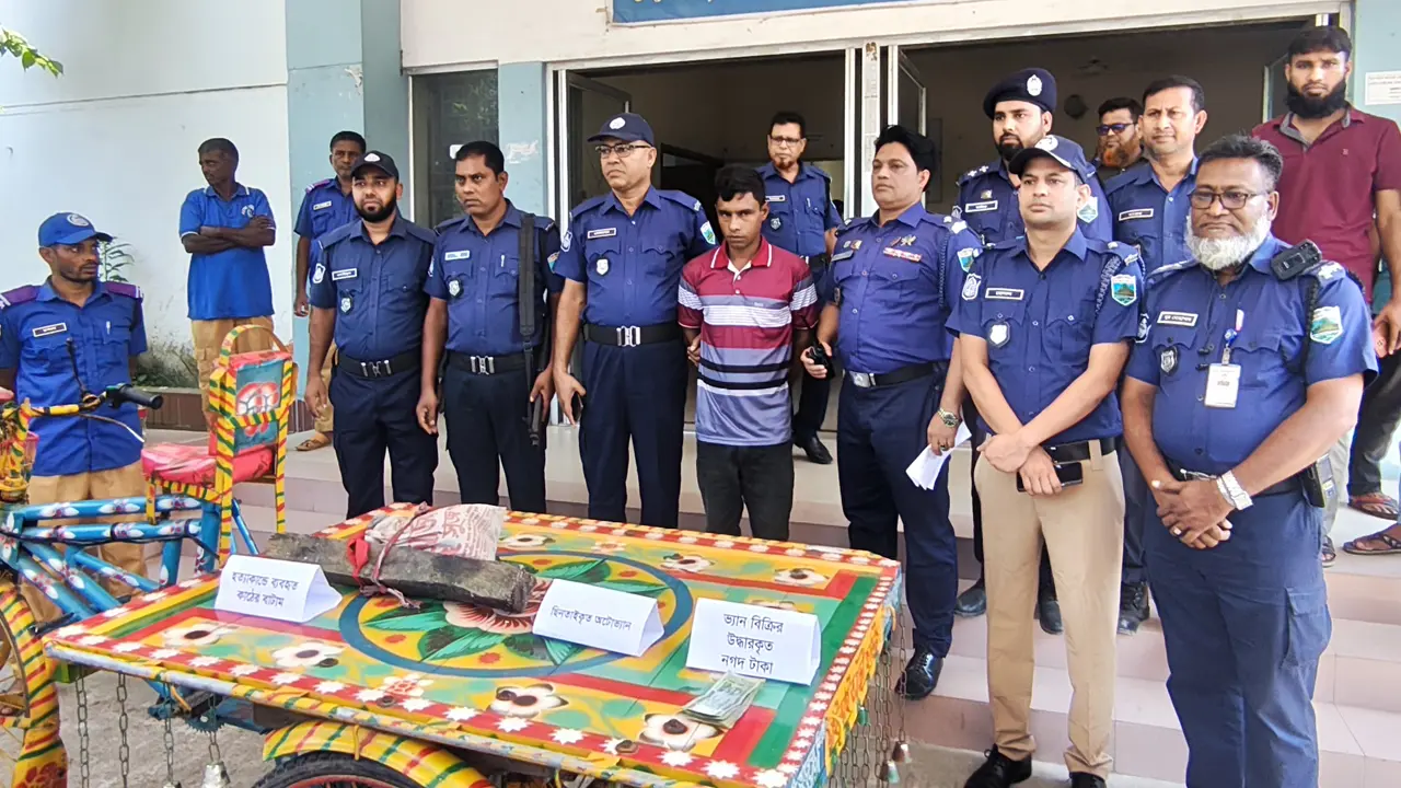 কিশোরকে হত্যা করে ভ্যান ছিনতাই, ৯ হাজারে সাবেক ইউপি সদস্যের কাছে বিক্রি