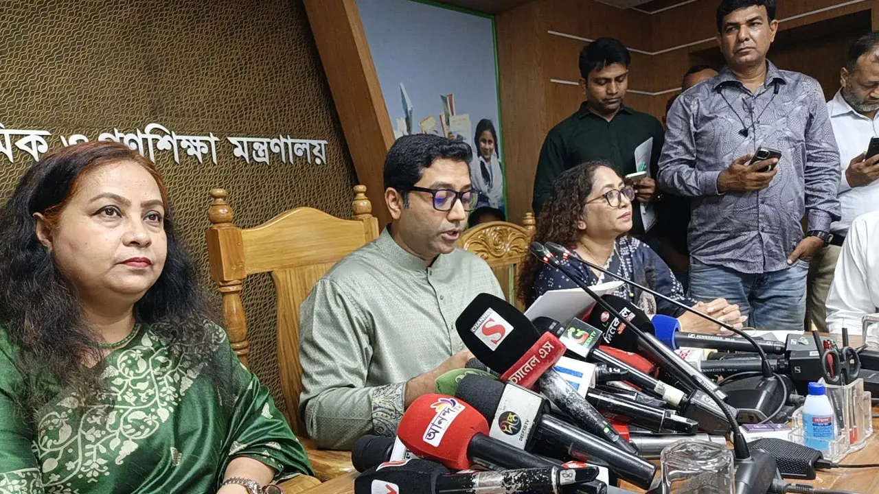 ১৪ হাজার নতুন শিক্ষকের পদায়নে প্রাথমিক শিক্ষকদের বদলি স্থগিত