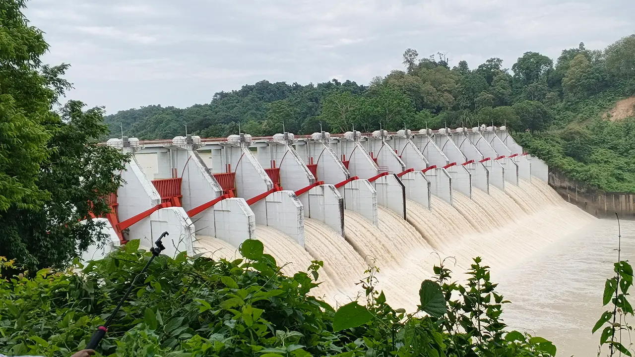 ৮ দিন পর কাপ্তাই বাঁধের ১৬ জলকপাট বন্ধ, কমেছে হ্রদের পানি