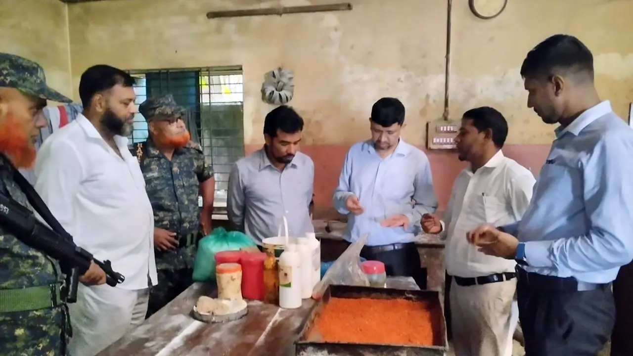 রংপুরে দুধে ক্যামিক্যাল মেশানো ও ভেজাল দেওয়ায় ২ প্রতিষ্ঠানকে জরিমানা