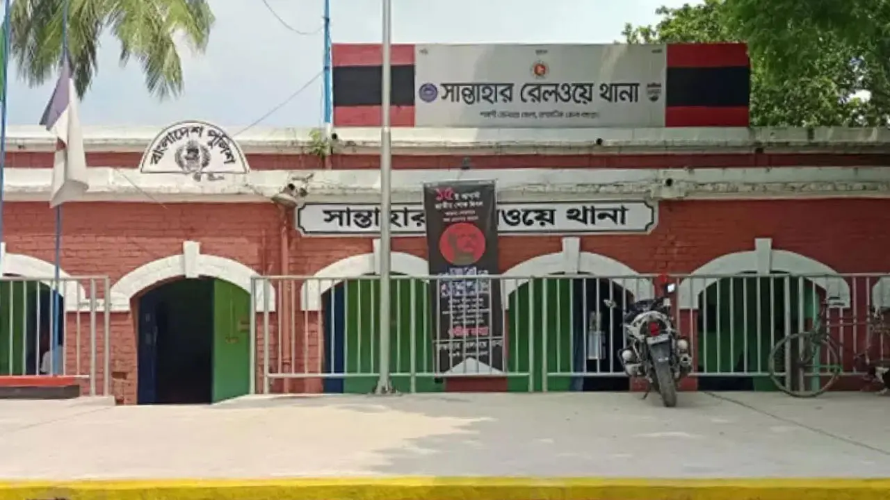 চলন্ত ট্রেনে নারীকে ধর্ষণ, চার পুলিশ সদস্য প্রত্যাহার