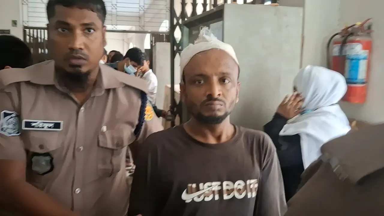 দোকানে ঢুকে ব্যবসায়ীকে গুলি, আসামি রিমান্ডে