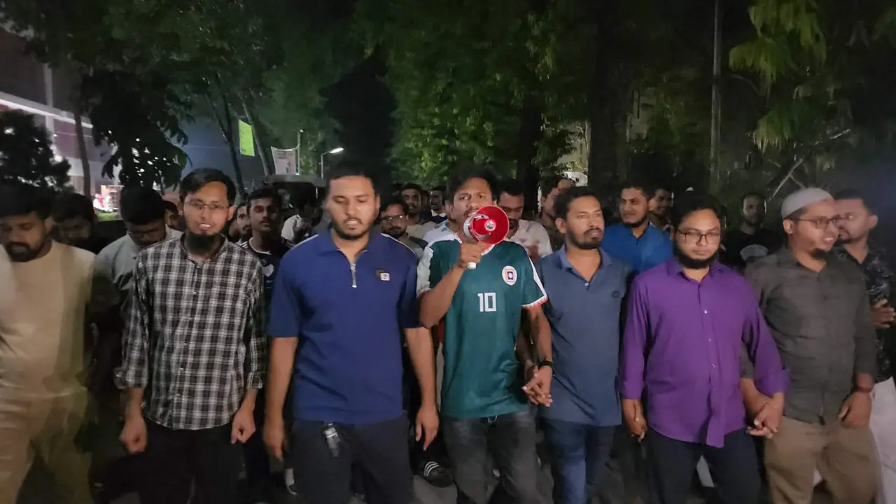 সরকারি কর্মচারী নিয়োগে ভাইভা নম্বর বাড়ানোর প্রতিবাদে রাবিতে বিক্ষোভ