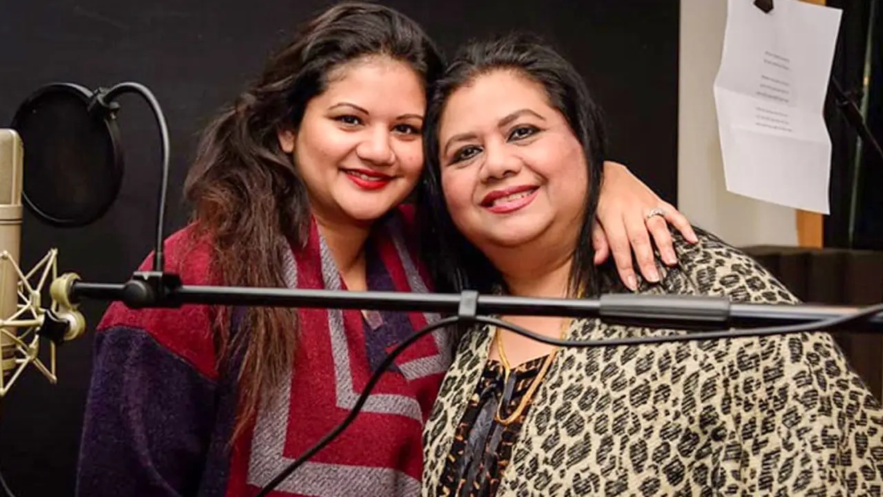 আমার মা সুস্থ ও জীবিত আছেন : রুনা লায়লার মেয়ে