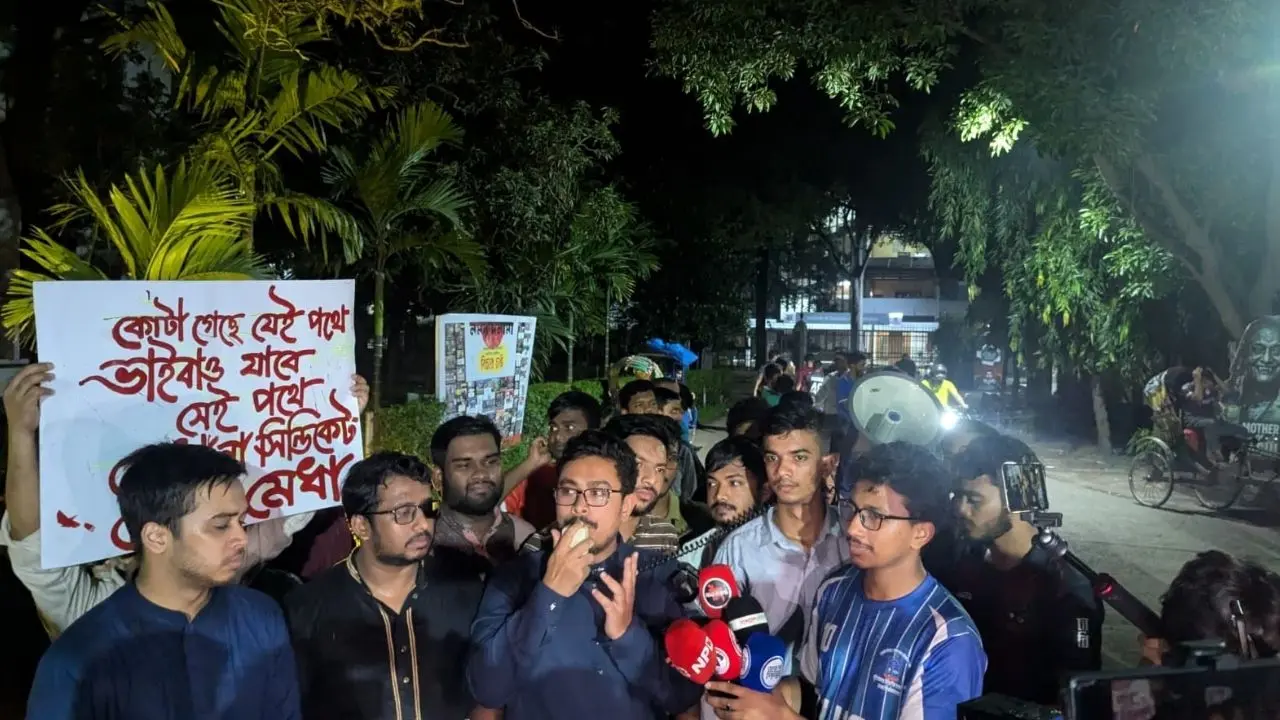 সরকারকে ভূতে ধরেছে : সাদিক কায়েম