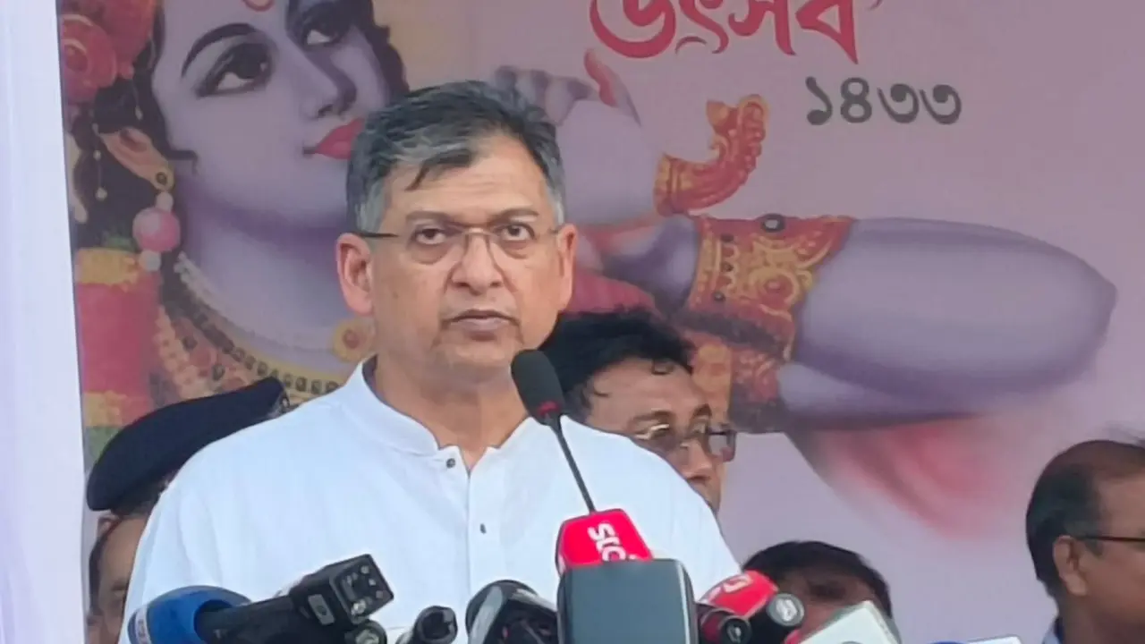 সংখ্যালঘু হিসেবে নয়, সমান অধিকারভুক্ত নাগরিক হিসেবে পরিচয় দিন