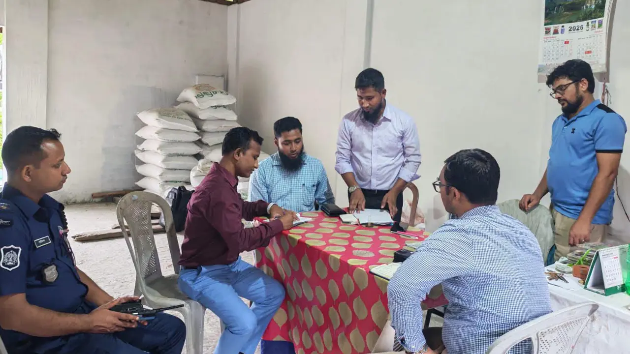 গাইবান্ধায় বিধি লঙ্ঘন করে সার বিক্রির দায়ে দুই ডিলারকে অর্থদণ্ড