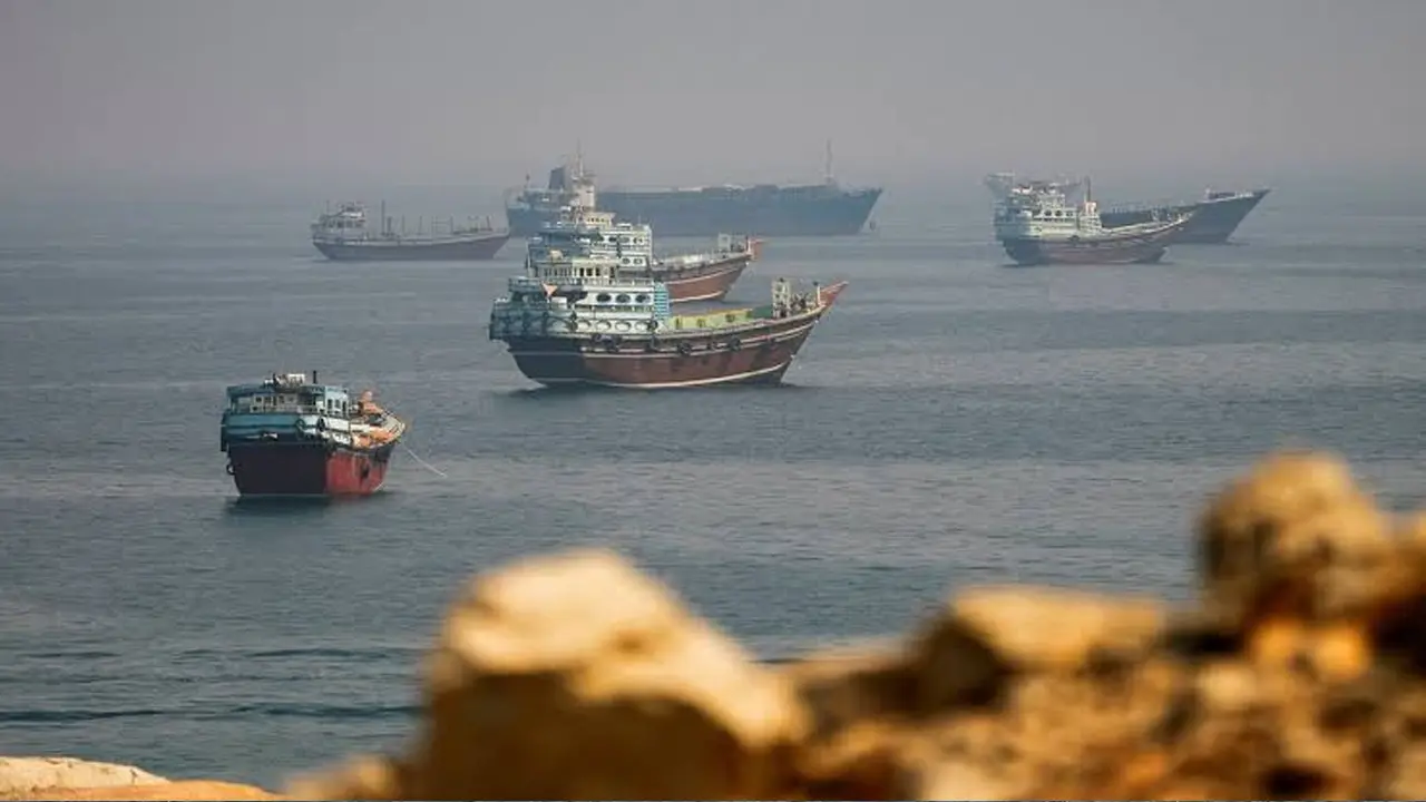 হরমুজে সৌদি তেলবাহী দুই সুপারট্যাংকারে হামলা