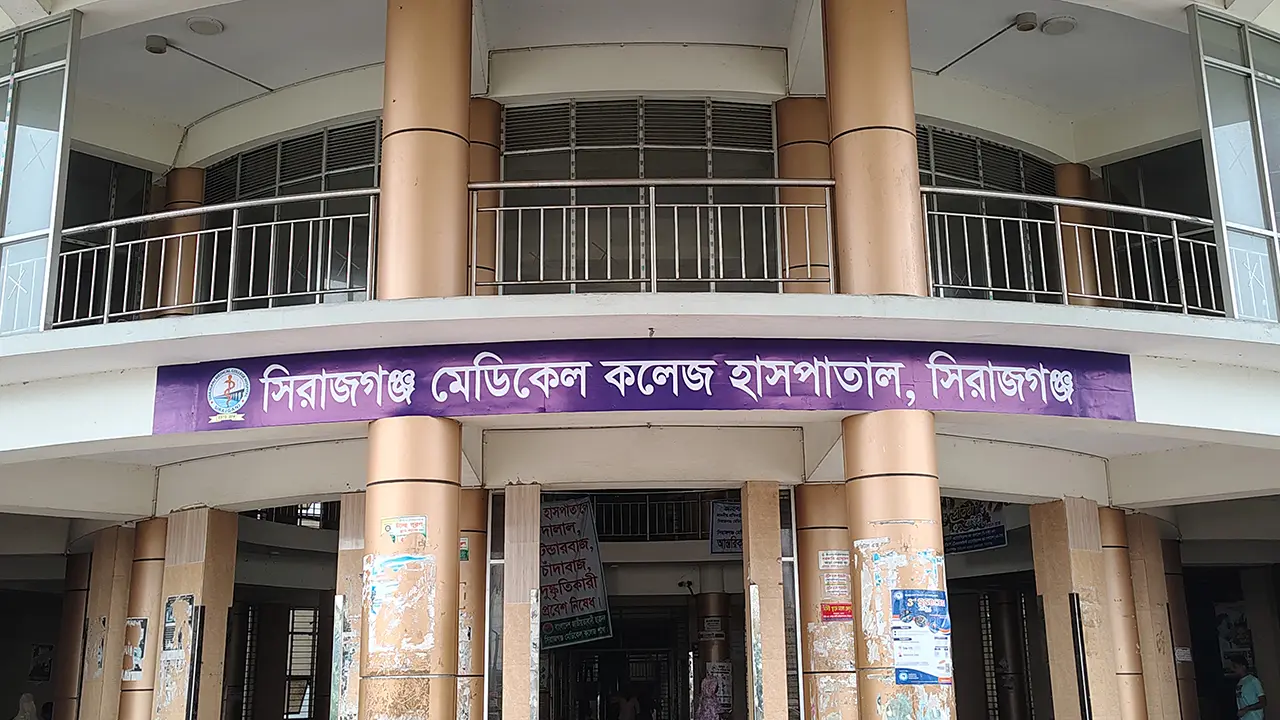 সরকারি হাসপাতালে রোগীকে চেম্বারের ভিজিটিং কার্ড দেওয়া সেই ডাক্তারকে শোকজ