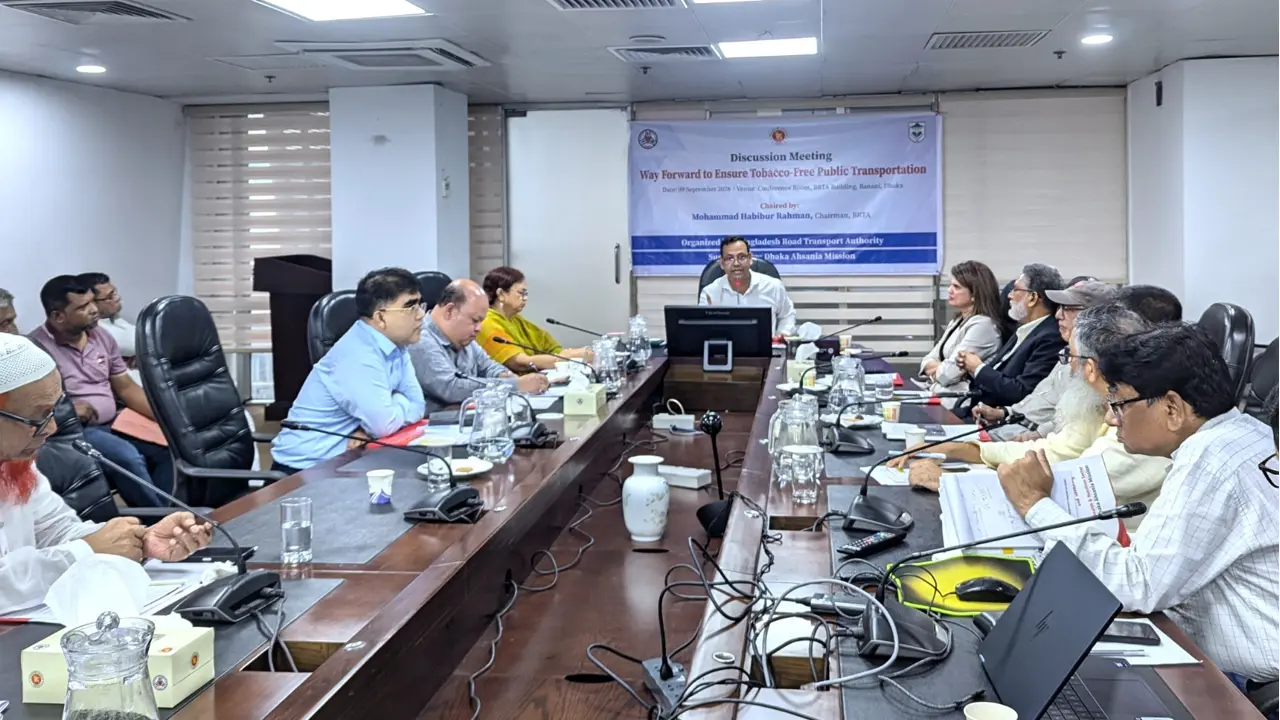 ‘গণপরিবহনে পরোক্ষ ধূমপানের শিকার আড়াই কোটি মানুষ’